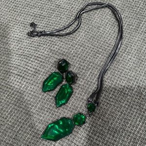 Kendra Scott necklace and earrings